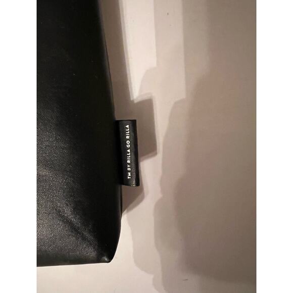 Tinne & Mia by Rilla Go Rilla-  crossbody Envelope Bag in Black - Picture 4 of 7